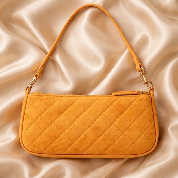 Kurt Geiger London Highgate Wristlet Shoulder Bag  NEW IN BOX - Picture 3 of 10